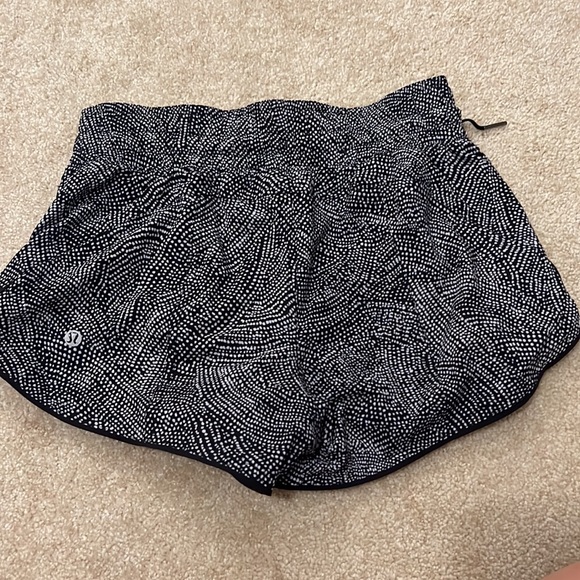 Lululemon reversible short - Picture 4 of 6